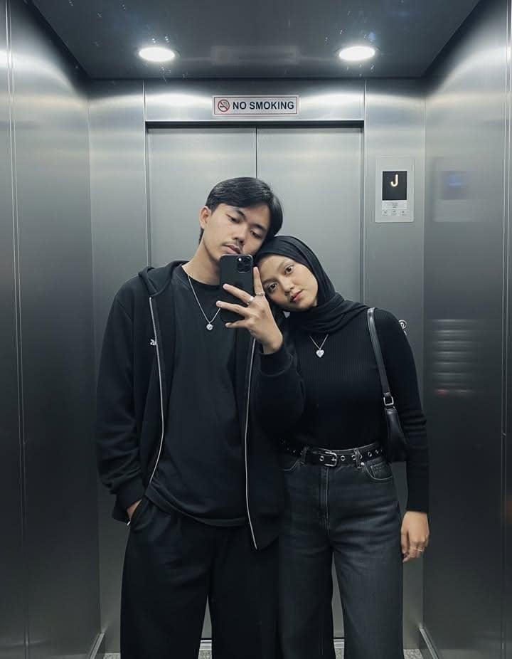 couple mirror selfie in elevator